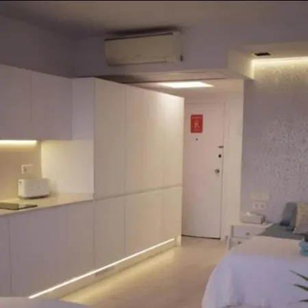 Apartment Luxury Studio In The Center, City & Sea Views *